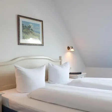 Hotel Am Yachthafen 3*