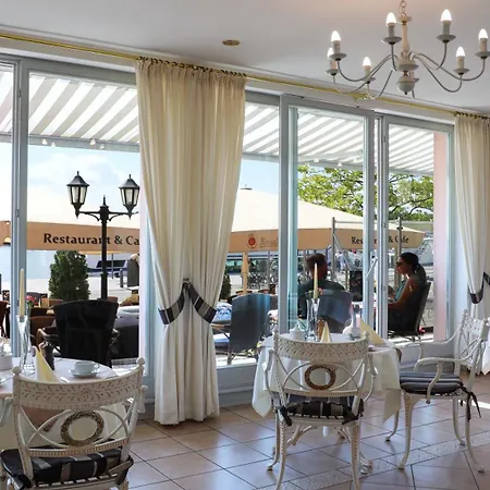 酒店 Am Yachthafen 瓦伦