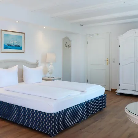 酒店 Am Yachthafen 瓦伦