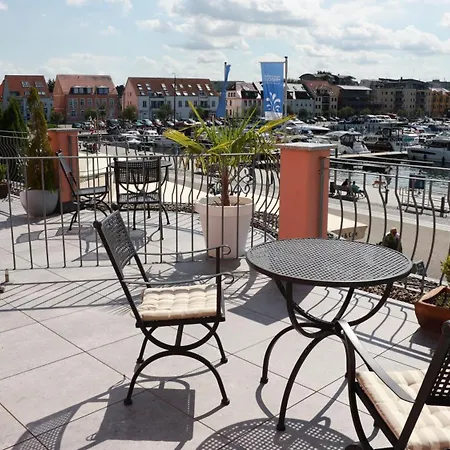 Am Yachthafen 瓦伦